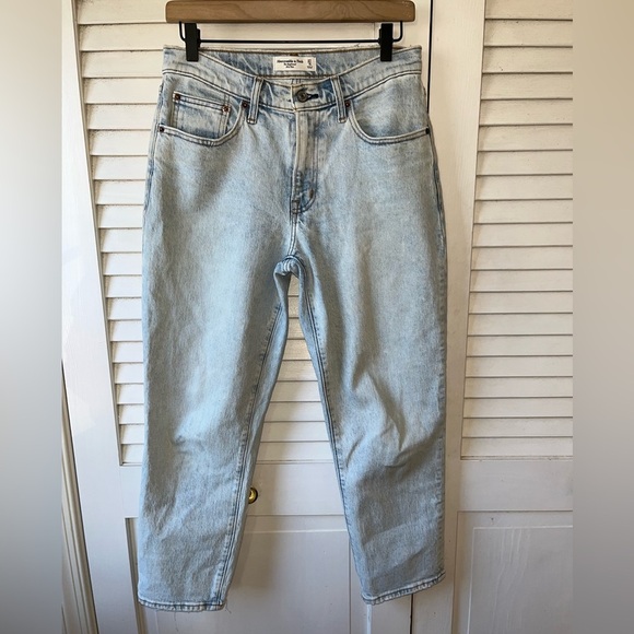 Abercrombie & Fitch Boyfriend Mid Rise Jeans Light Wash size 4/27 - Picture 2 of 6